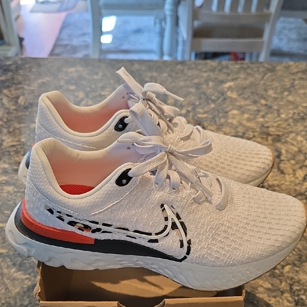 Women's Nike Sneakers 9.5 New